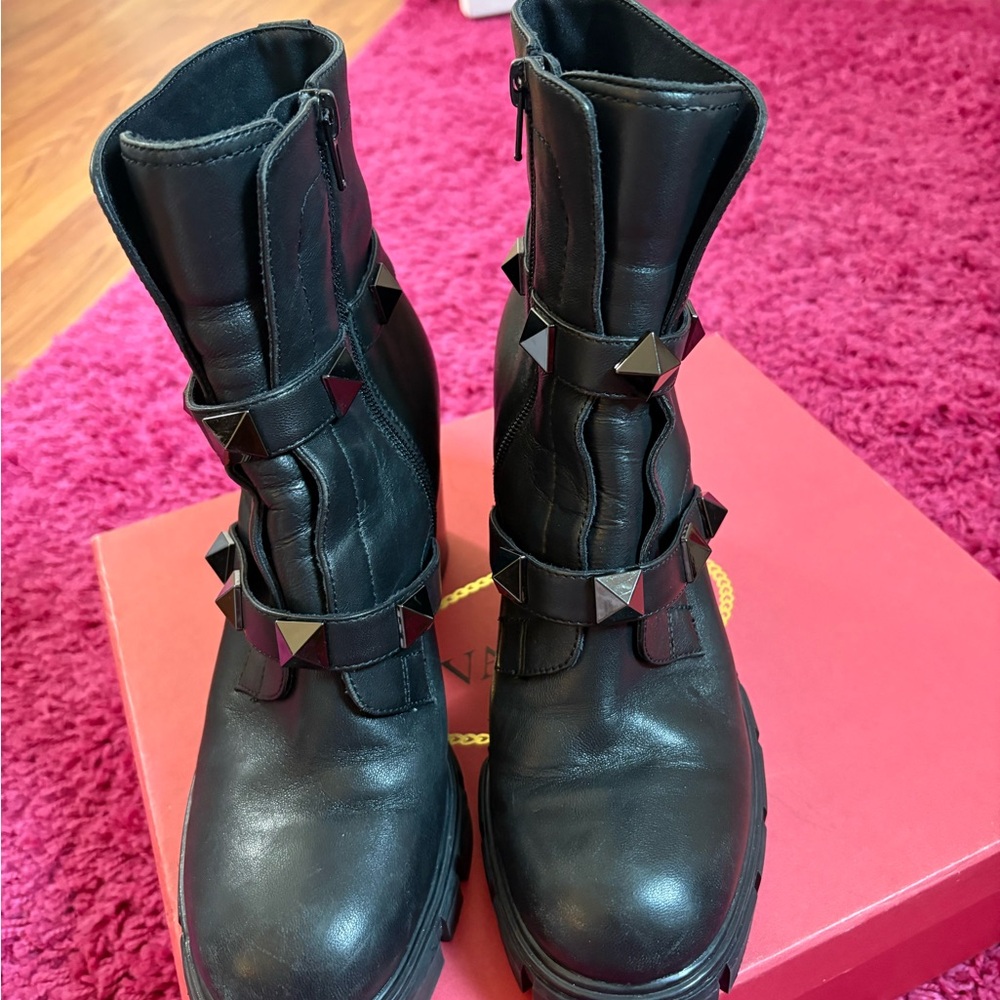 Vaneli Davy tall ankle boot 👢 moto 🏍️ studded - Picture 7 of 12